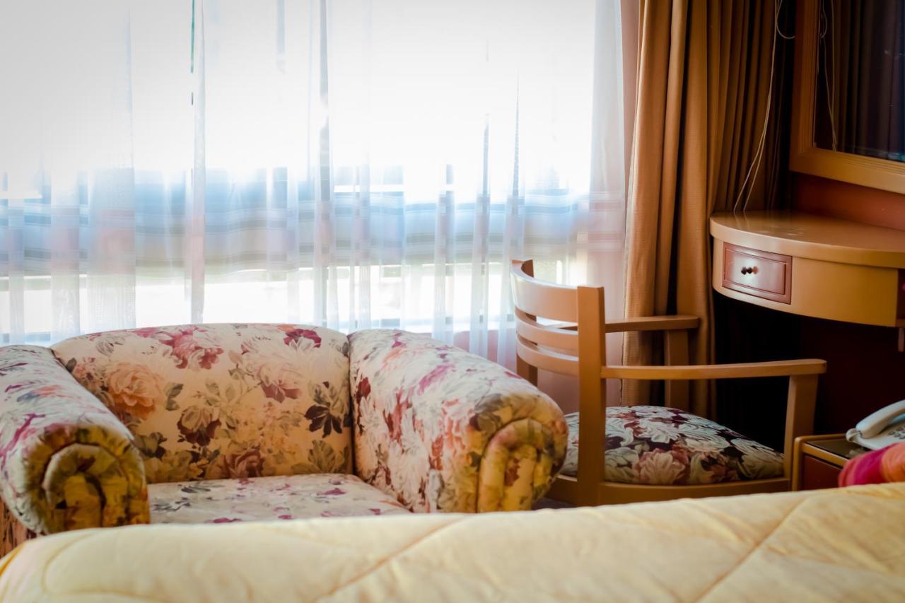 Grand Betsy Hotel